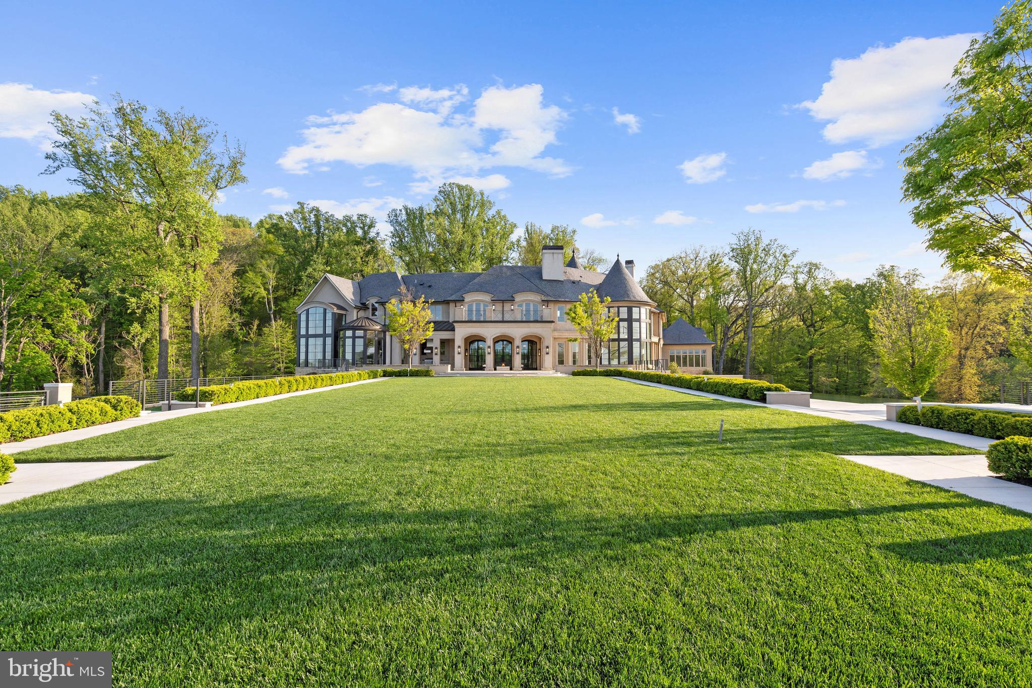 700 Bulls Neck Road McLean, VA 22102 - Photo 45 of 57 Outdoors, the lawn accommodates 200+ guests
