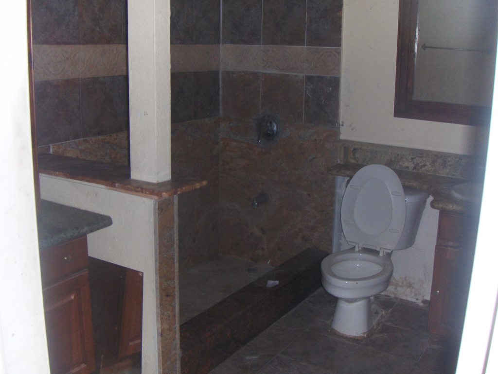6126 West Cheery Lynn Road Phoenix, AZ 85033 - Photo 4 of 4 Hallway Bathroom