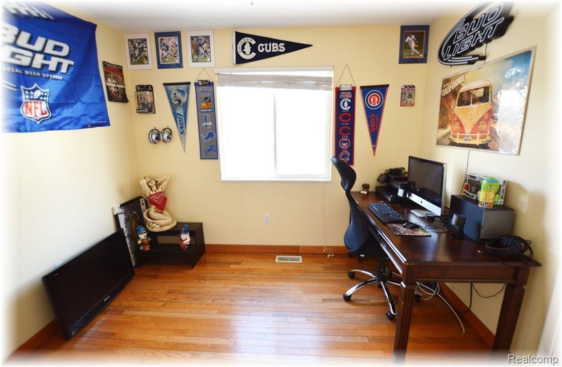 3160 Longview Avenue Rochester, MI 48307 - Photo 30 of 37 30-Bedroom.JPG