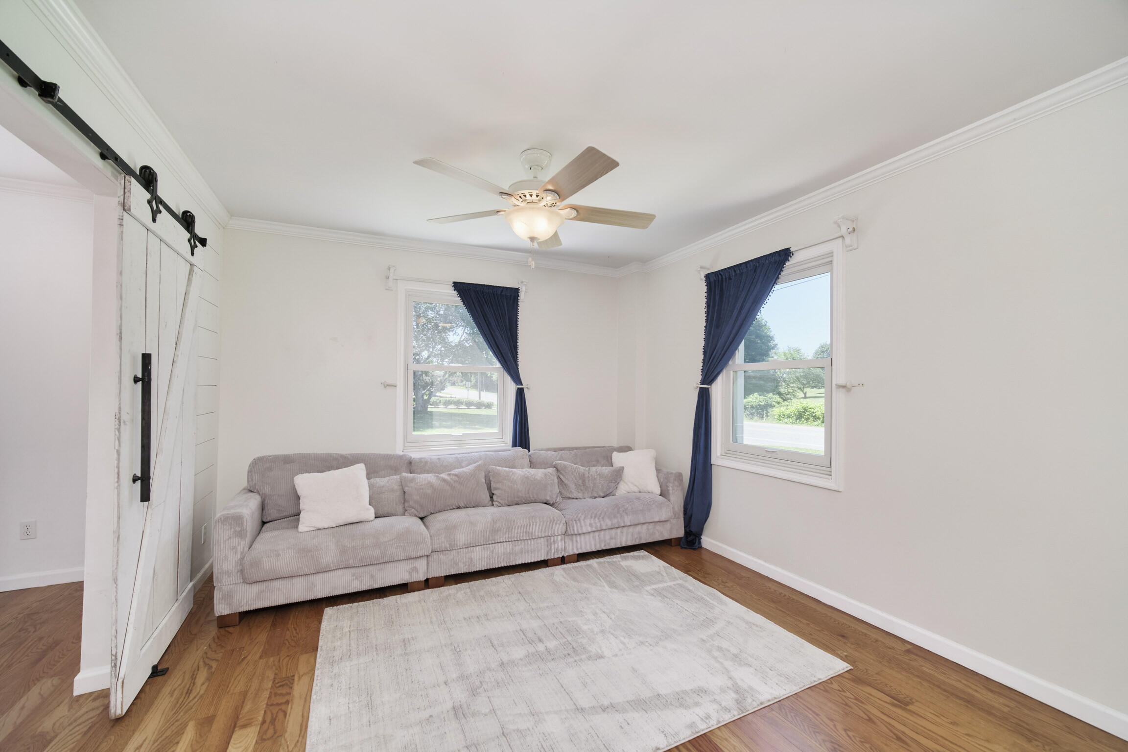 2631 Lakeshore Road Manistee, MI 49660 - Photo 6 of 50 Living Room