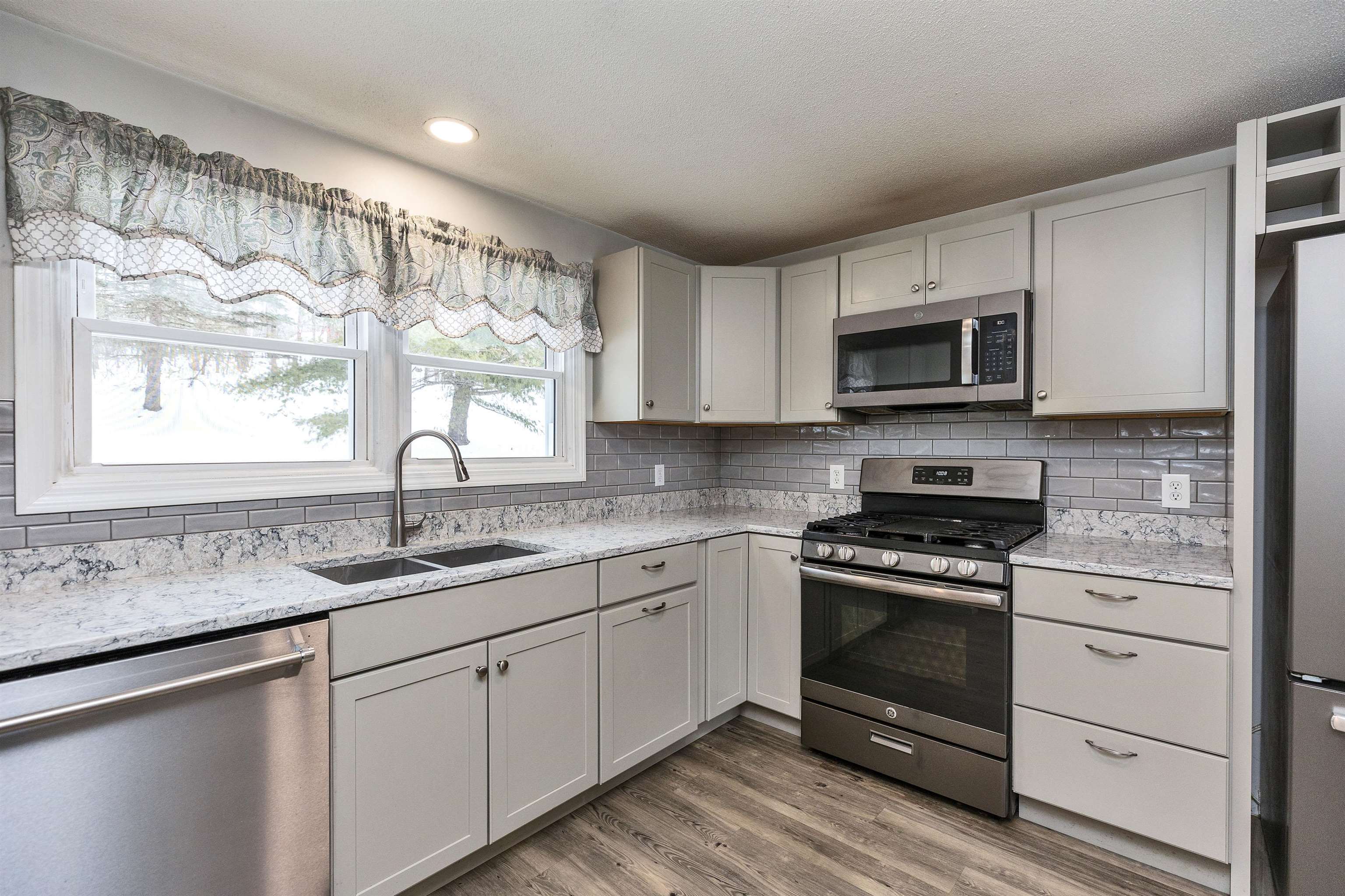 20 Gates Road, Unit 11 Marlborough, NH 03455 - Photo 3 of 45