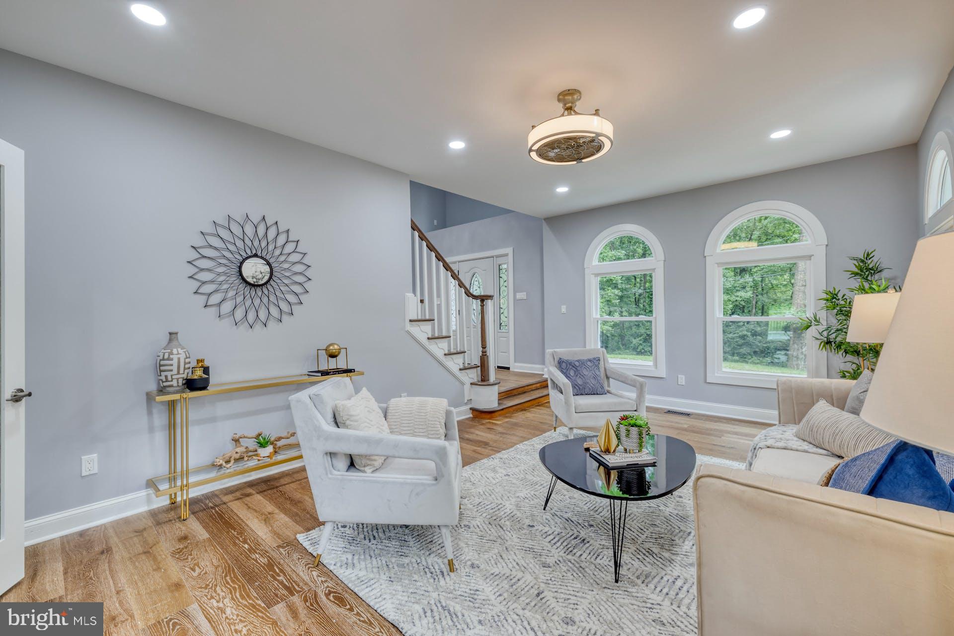 2924 Hunter Road Fairfax, VA 22031 - Photo 11 of 53 Living Room