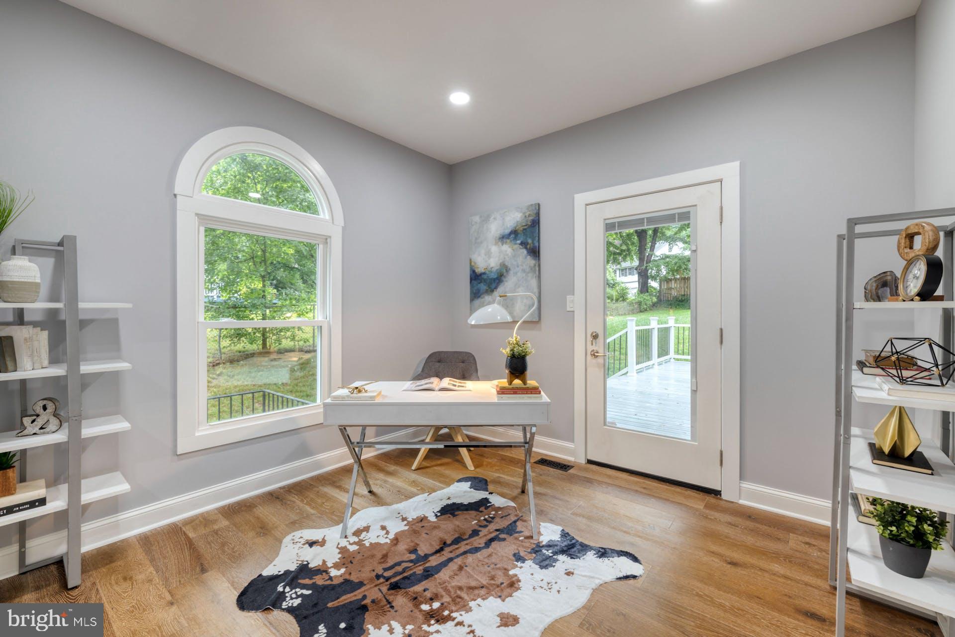 2924 Hunter Road Fairfax, VA 22031 - Photo 13 of 53 Main Level Office/Den