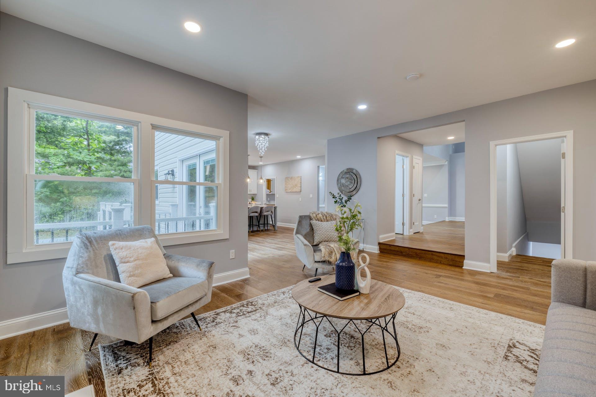 2924 Hunter Road Fairfax, VA 22031 - Photo 16 of 53 Living Room
