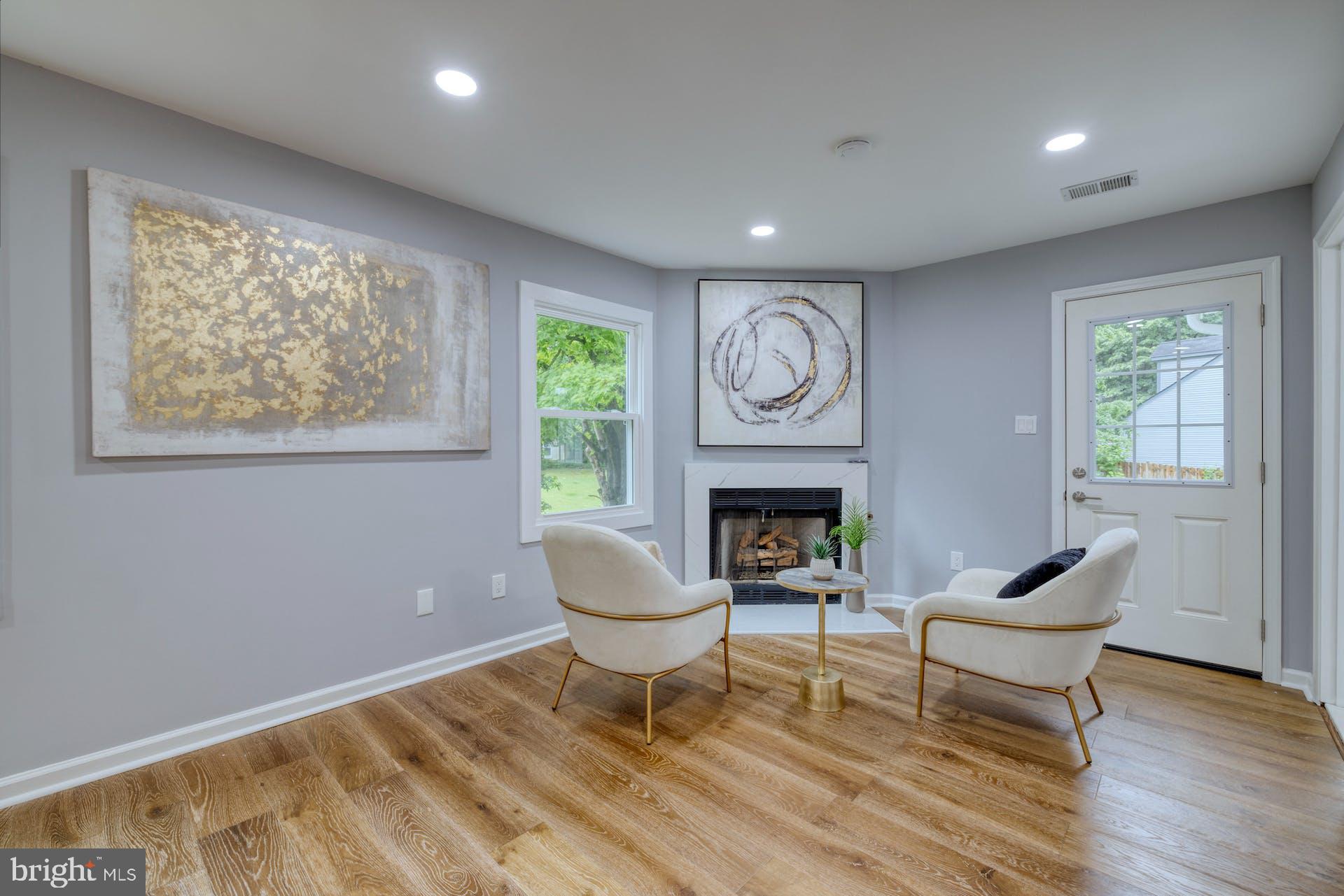 2924 Hunter Road Fairfax, VA 22031 - Photo 28 of 53 Upper Level Primary BR Sitting Area