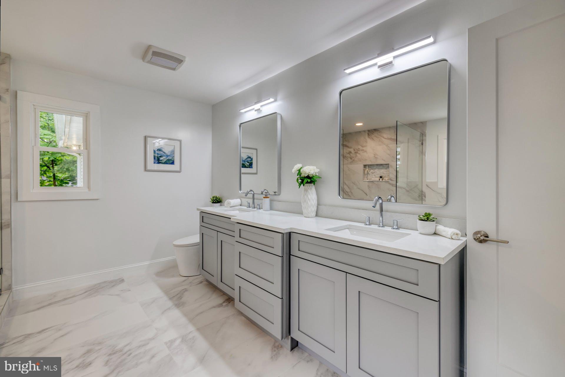 2924 Hunter Road Fairfax, VA 22031 - Photo 29 of 53 Upper Level Primary Bath Suite