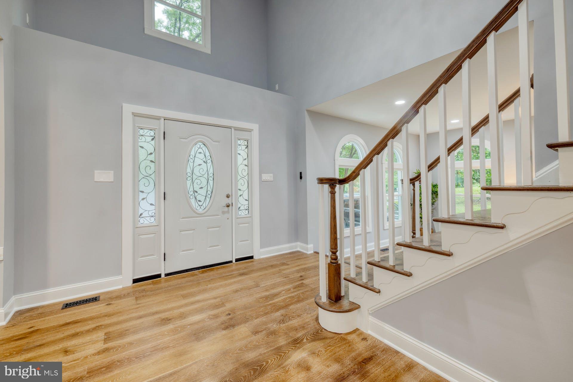 2924 Hunter Road Fairfax, VA 22031 - Photo 3 of 53 Gorgeous Two Story Foyer