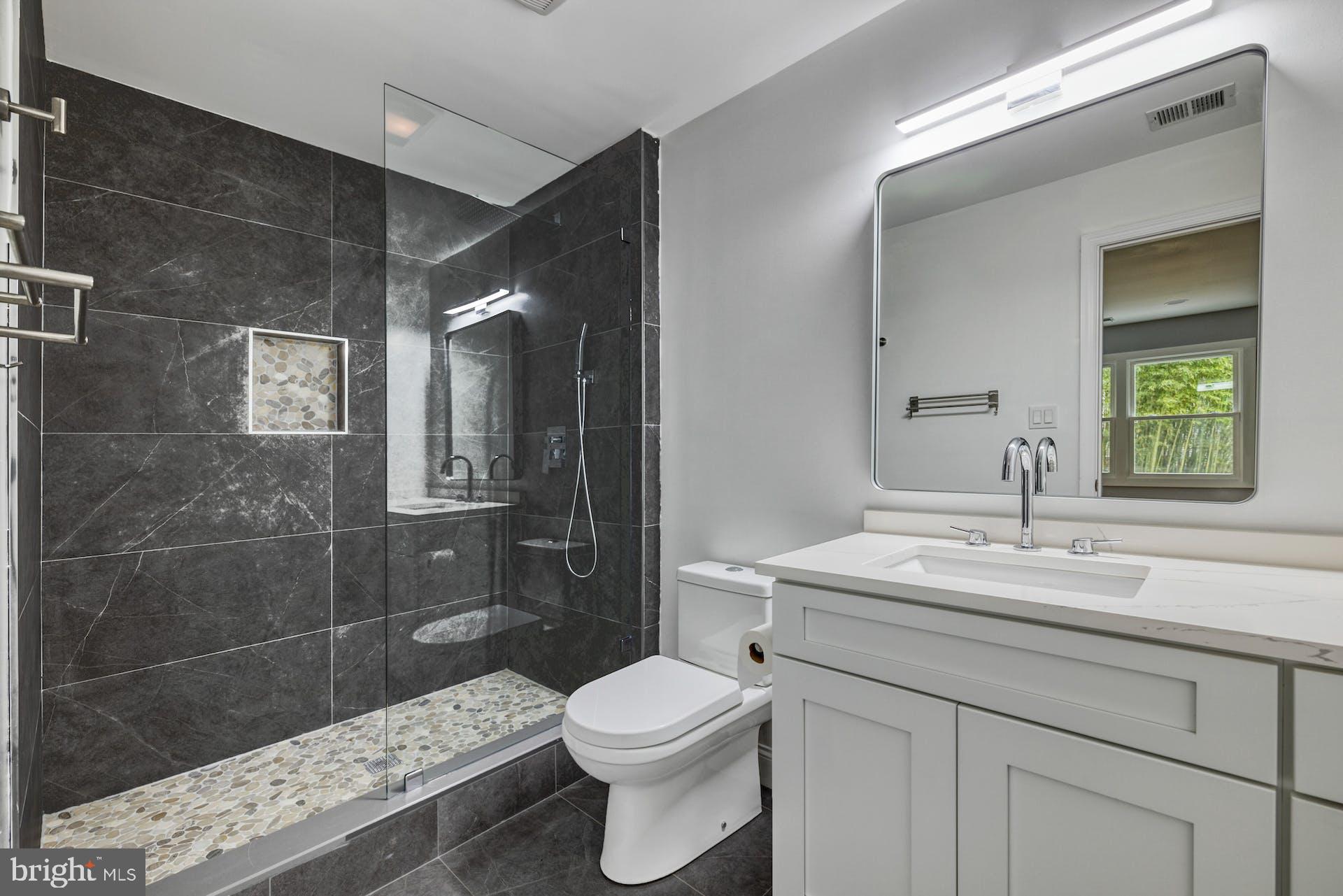 2924 Hunter Road Fairfax, VA 22031 - Photo 36 of 53 Ensuite BA to BR 4