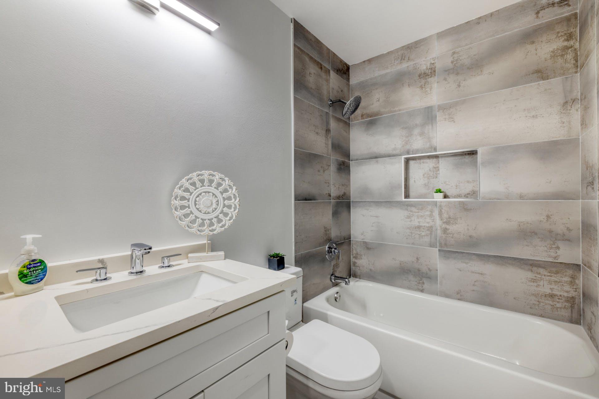 2924 Hunter Road Fairfax, VA 22031 - Photo 37 of 53 Upper Level Hall Bath