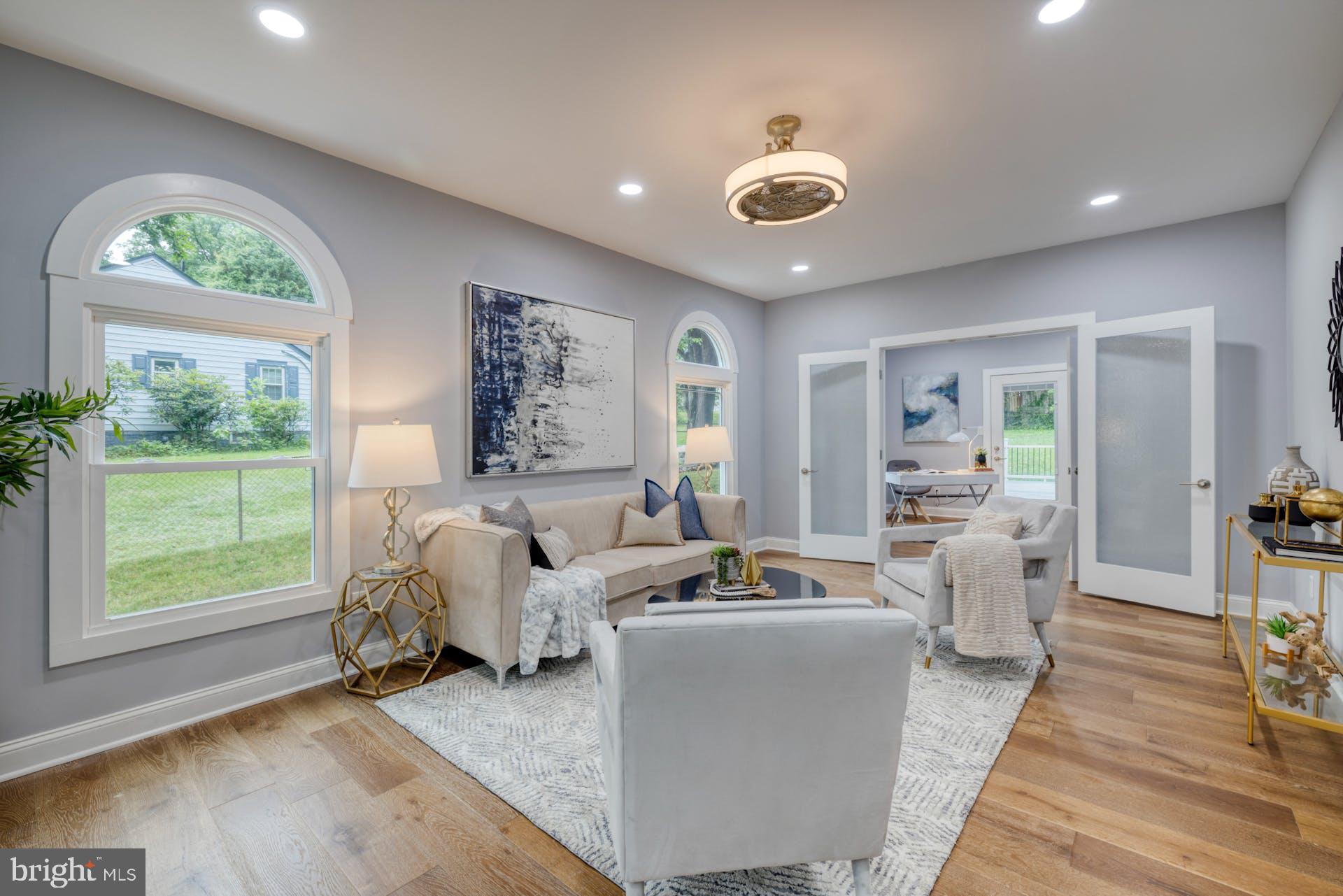 2924 Hunter Road Fairfax, VA 22031 - Photo 10 of 53 Living Room