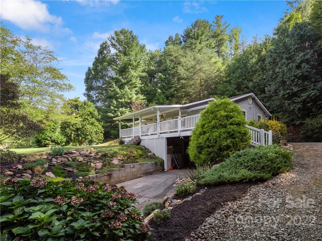 1074 Pine Ridge Road Asheville, NC 28805 - Photo 3 of 26 Gallery Image 3