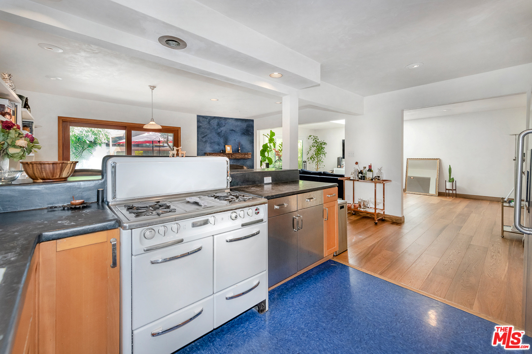 1104 Palms Boulevard Venice, CA 90291 - Photo 15 of 32