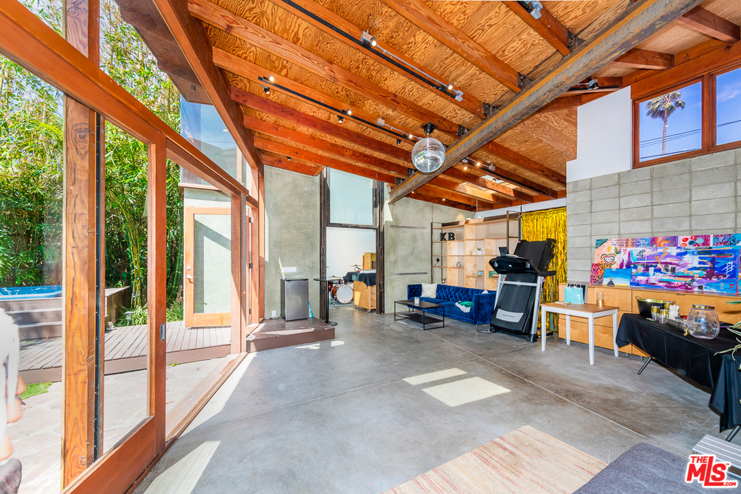 1104 Palms Boulevard Venice, CA 90291 - Photo 7 of 32