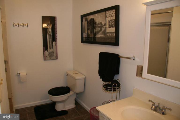 4215 High Ridge Road Haymarket, VA 20169 - Photo 2 of 8 Bath #1