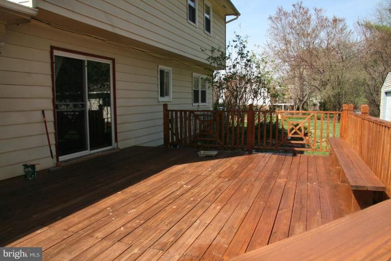 4215 High Ridge Road Haymarket, VA 20169 - Photo 5 of 8 Deck