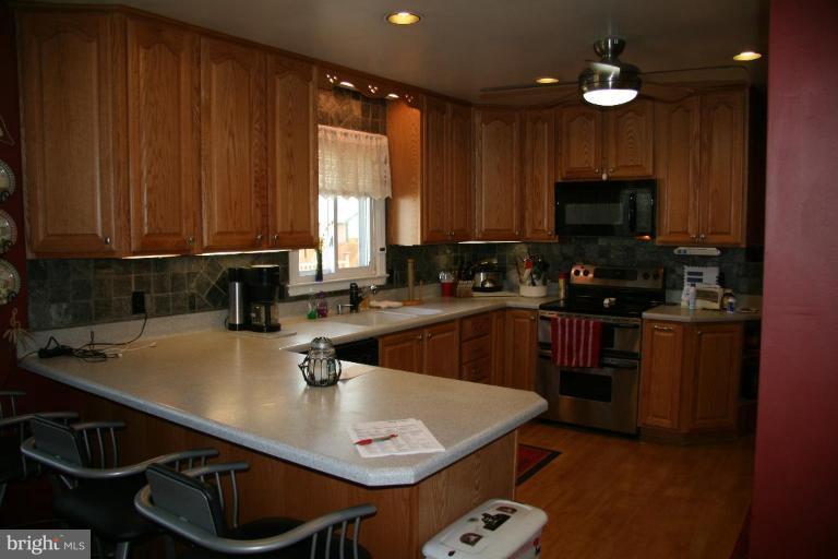 4215 High Ridge Road Haymarket, VA 20169 - Photo 6 of 8 Kitchen