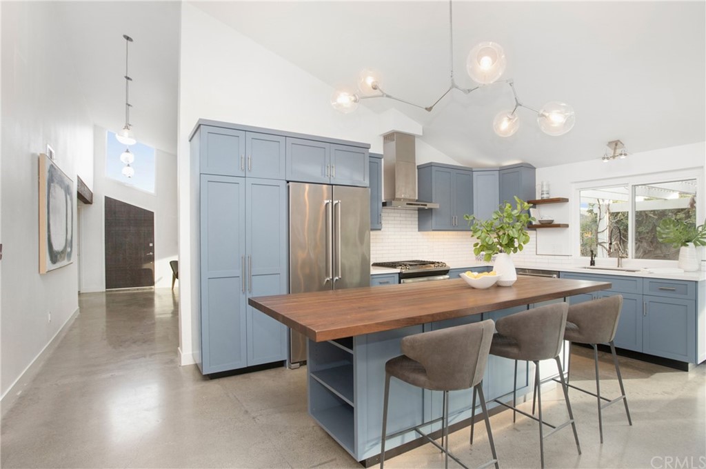 1661 Texas Circle Costa Mesa, CA 92626 - Photo 14 of 36 Check out the vaulted ceilings