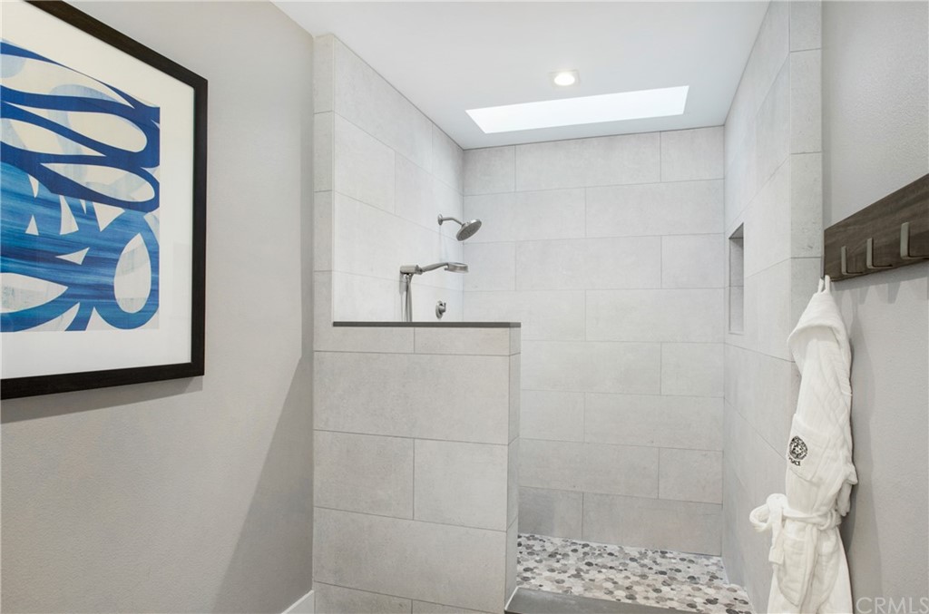 1661 Texas Circle Costa Mesa, CA 92626 - Photo 27 of 36 Walk-in shower