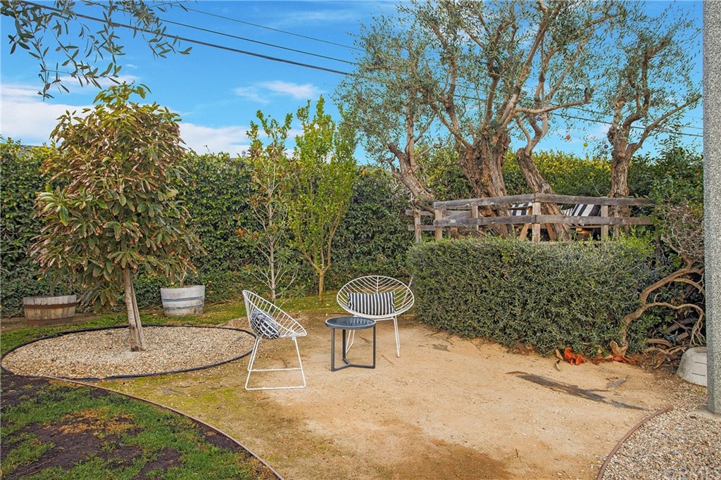 1661 Texas Circle Costa Mesa, CA 92626 - Photo 3 of 36 Front yard seating area features tree house