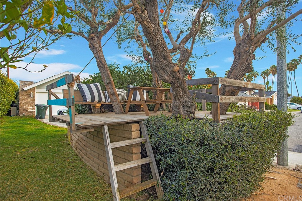 1661 Texas Circle Costa Mesa, CA 92626 - Photo 4 of 36 Different yard areas to enjoy