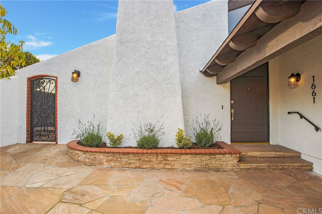 1661 Texas Circle Costa Mesa, CA 92626 - Photo 5 of 36 Welcome home!