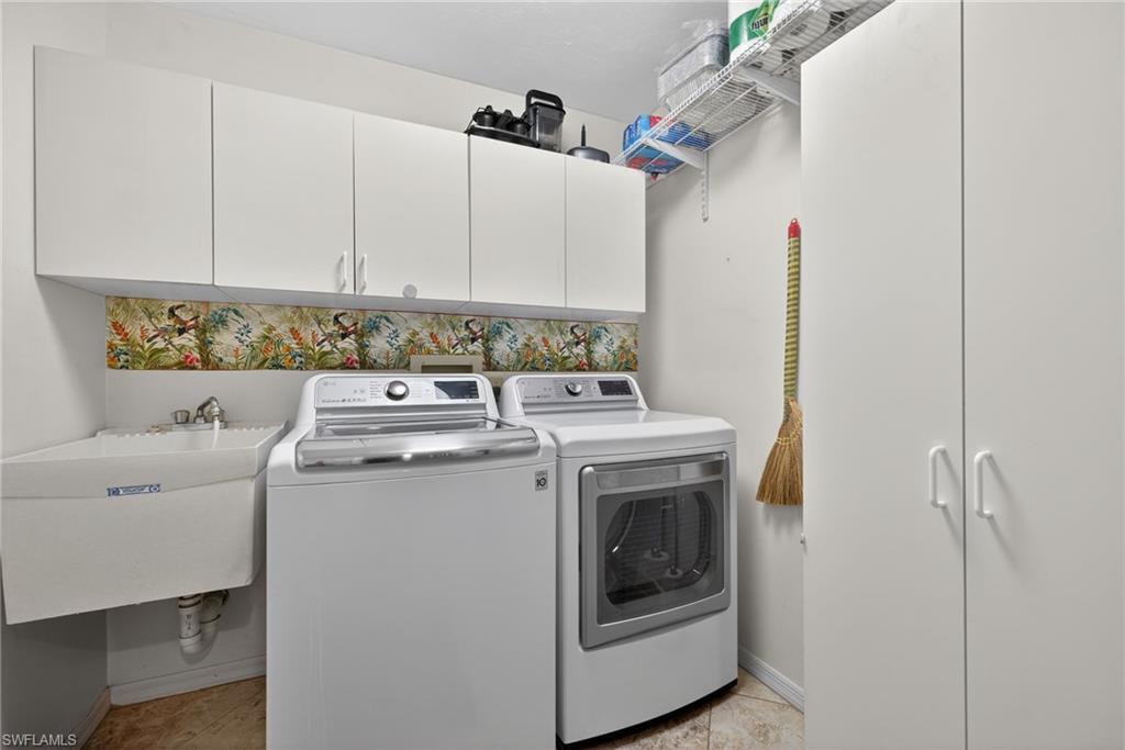 314 Reynolds Court Naples, FL 34112 - Photo 19 of 30 a utility room with dryer and washer