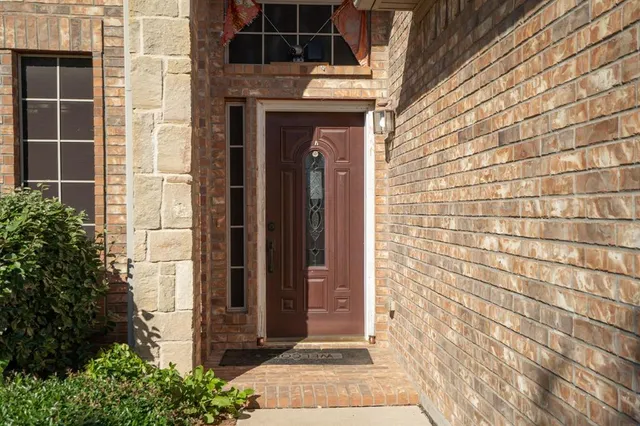 $2,900 | 1620 Secretariat Lane, Irving, TX 75060