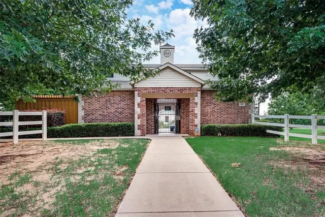 $2,900 | 1620 Secretariat Lane, Irving, TX 75060