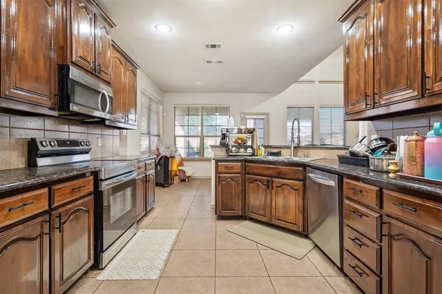 $2,900 | 1620 Secretariat Lane, Irving, TX 75060