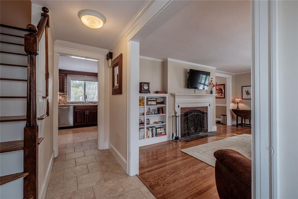 211 Middle Road Falmouth, ME 04105 - Photo 4 of 35 Photo