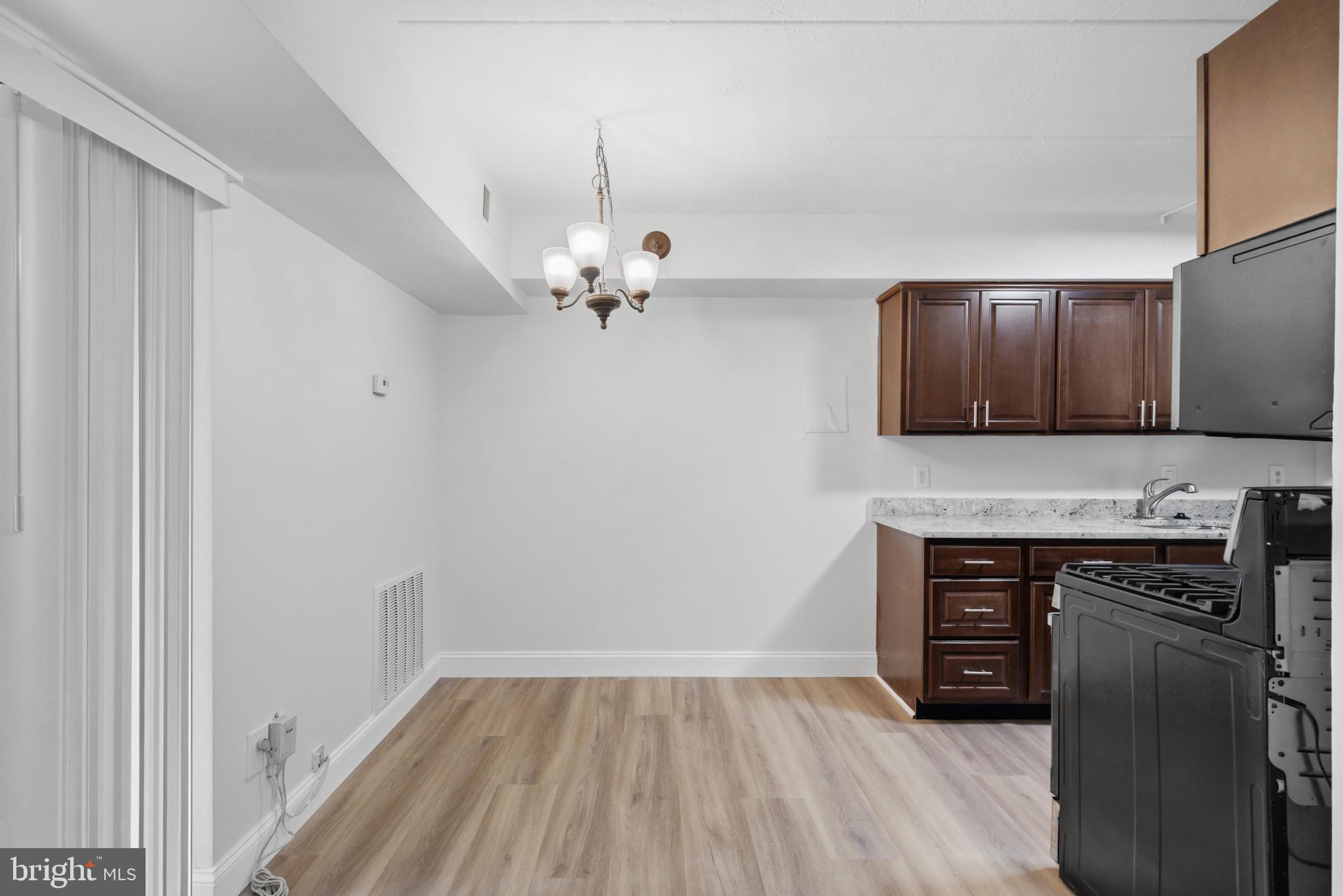 2316 Freetown Court, Unit 10/1B Reston, VA 20191 - Photo 6 of 36 Dining Area