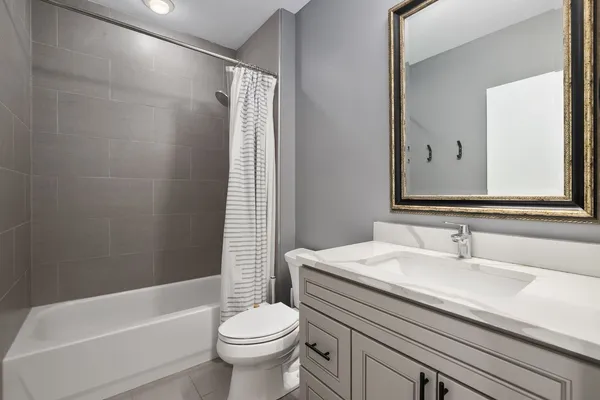 $460,000 | 233 East 13th Street, Unit 1910, Chicago, IL 60605