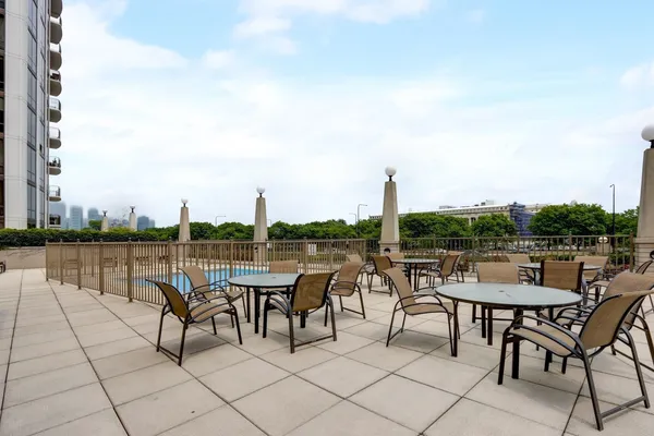 $460,000 | 233 East 13th Street, Unit 1910, Chicago, IL 60605