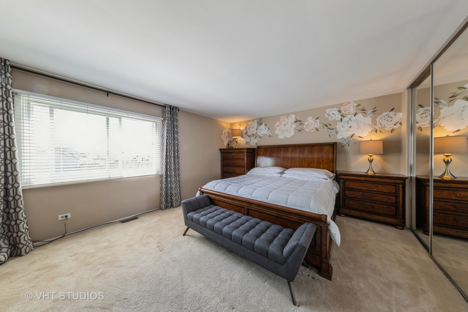53 Wedgewood Road Matteson, IL 60443 - Photo 13 of 27 a room with furniture and windows