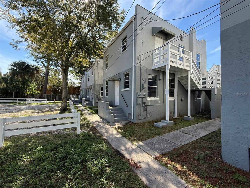 1101 South Ridgewood Avenue Daytona Beach, FL 32114 - Photo 6 of 37 a view of a house with a yard