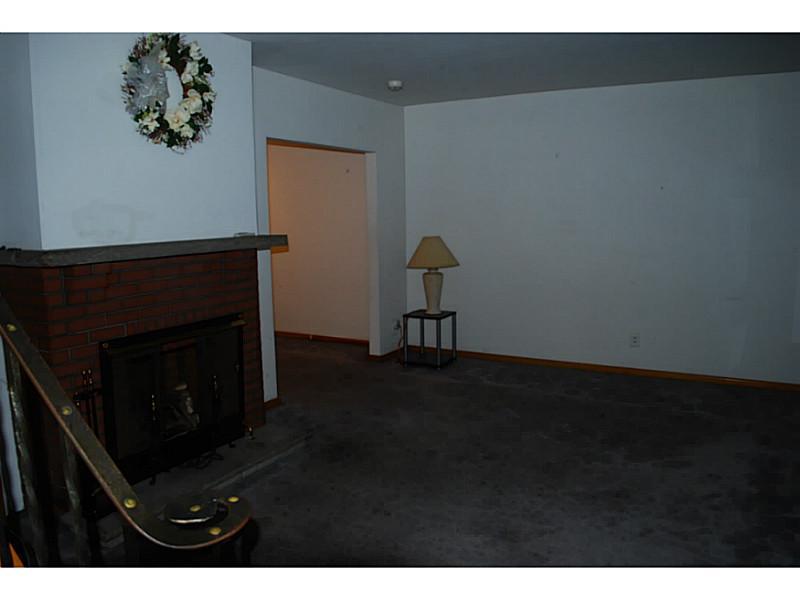 2924 Fernwald Road Pittsburgh, PA 15217 - Photo 3 of 16 Living Room.