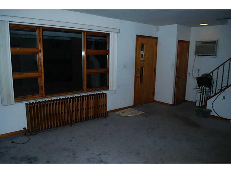 2924 Fernwald Road Pittsburgh, PA 15217 - Photo 4 of 16 Living Room.