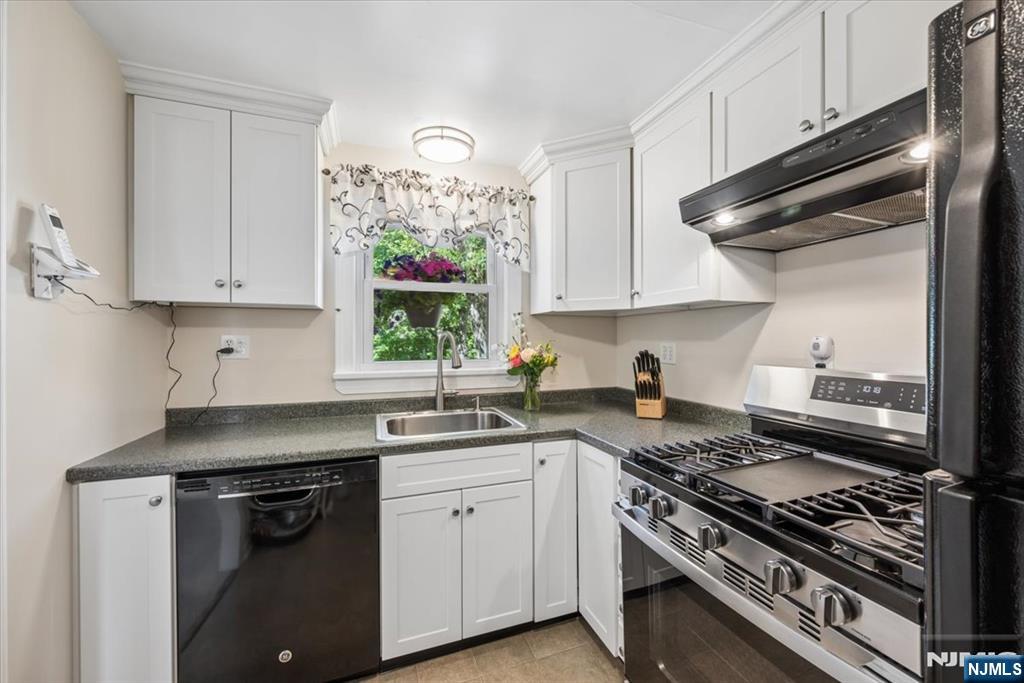 40 Elmwood Road Florham Park, NJ 07932 - Photo 13 of 35