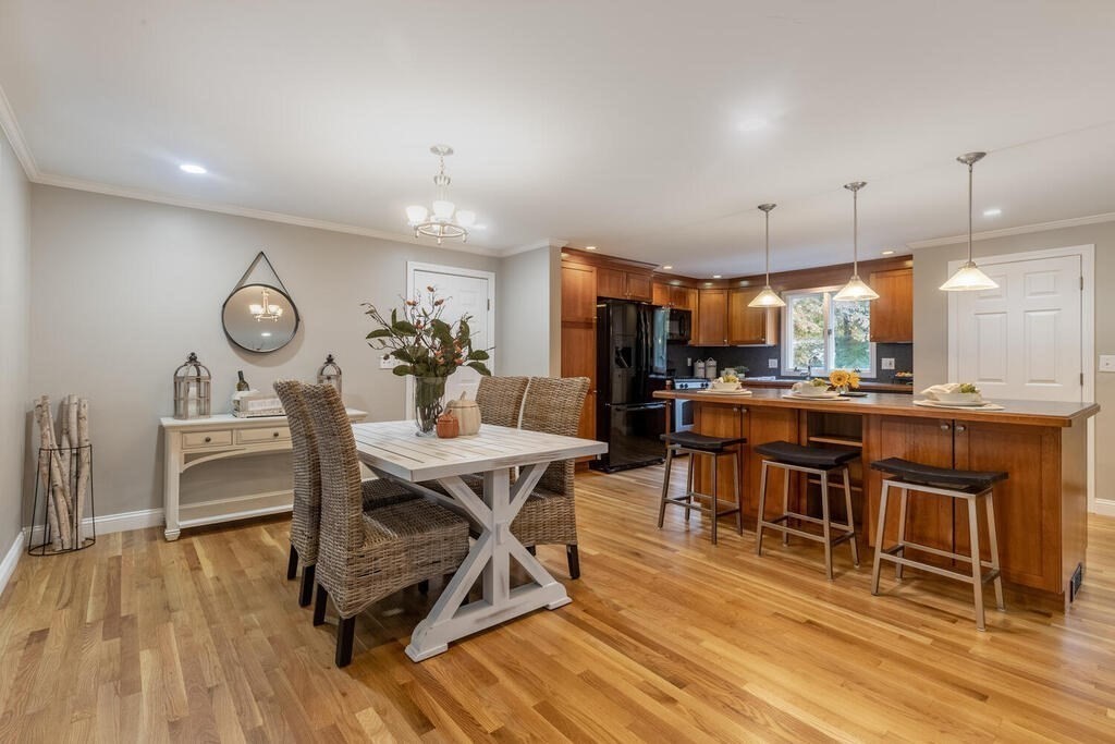 85 Pine Hill Road Lynnfield, MA 01940 - Photo 8 of 29 Gallery Image 8