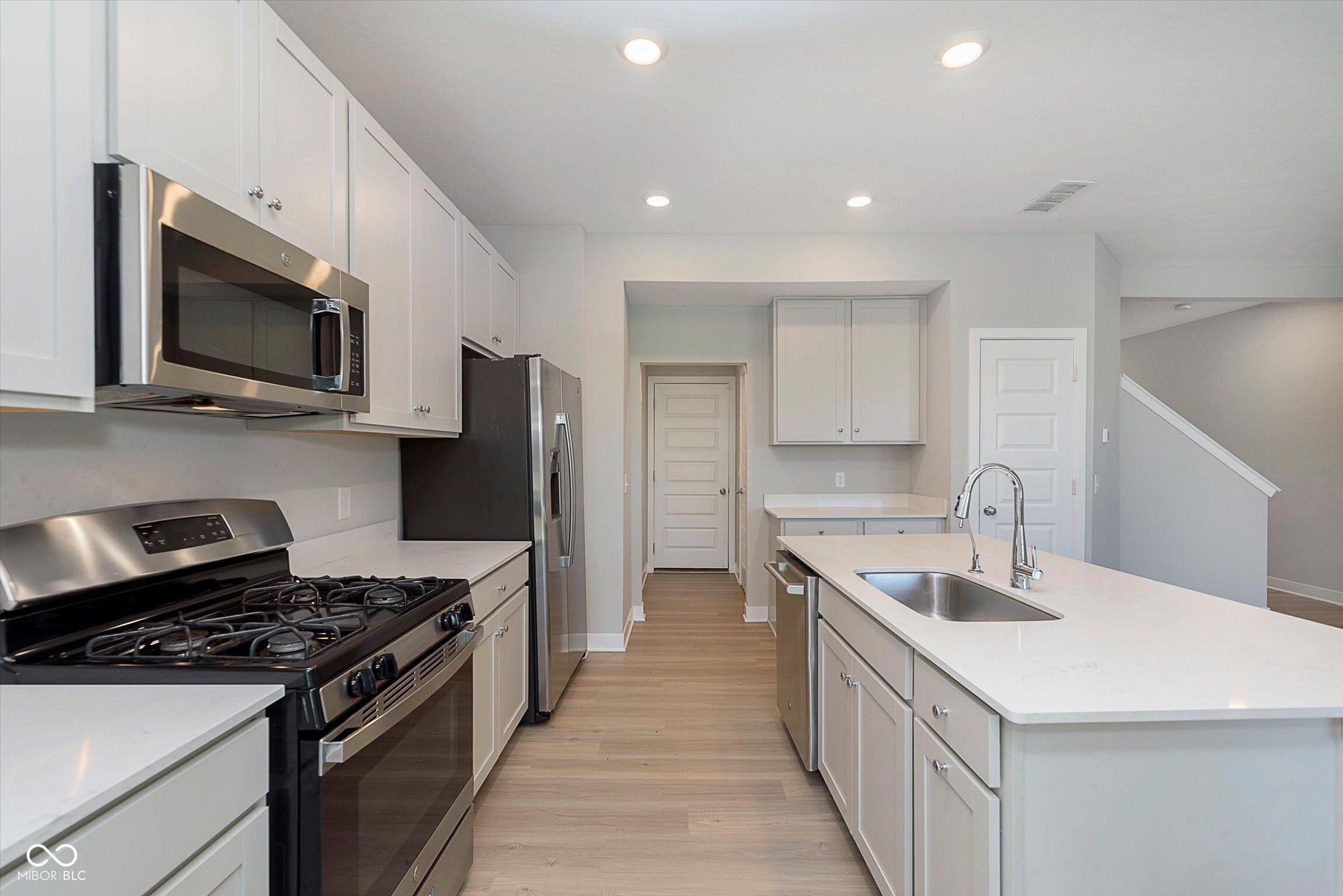 9652 Beckett Street Avon, IN 46123 - Photo 9 of 28