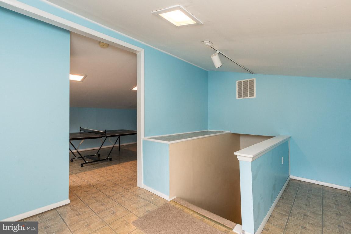 1142 Harvard Road Waldorf, MD 20602 - Photo 25 of 30 Finished 3rd Level