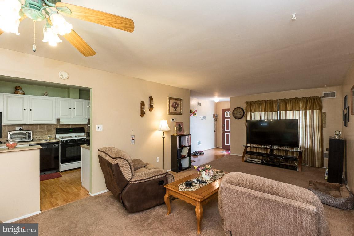 1142 Harvard Road Waldorf, MD 20602 - Photo 4 of 30 Living Room