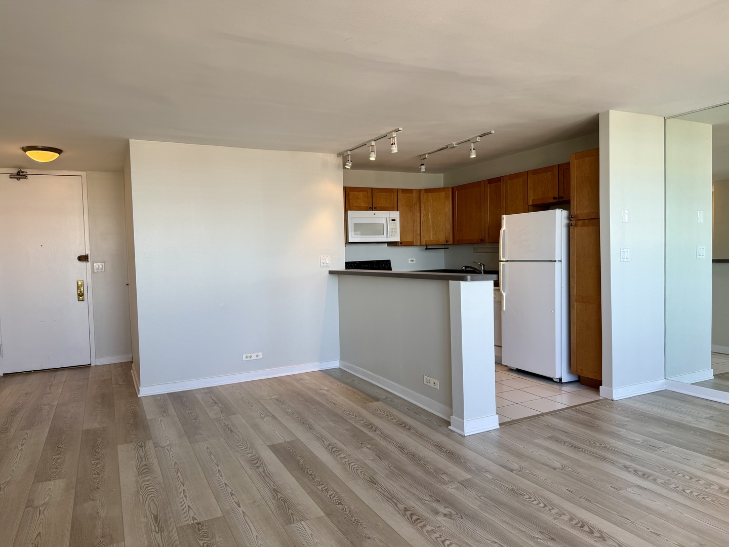 655 West Irving Park Road, Unit 2808 Chicago, IL 60613 - Photo 2 of 18 Gallery Image 2