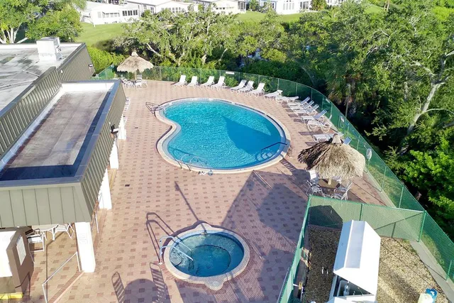 $169,000 | 139 Forest Lane, Unit 12, Safety Harbor, FL 34695