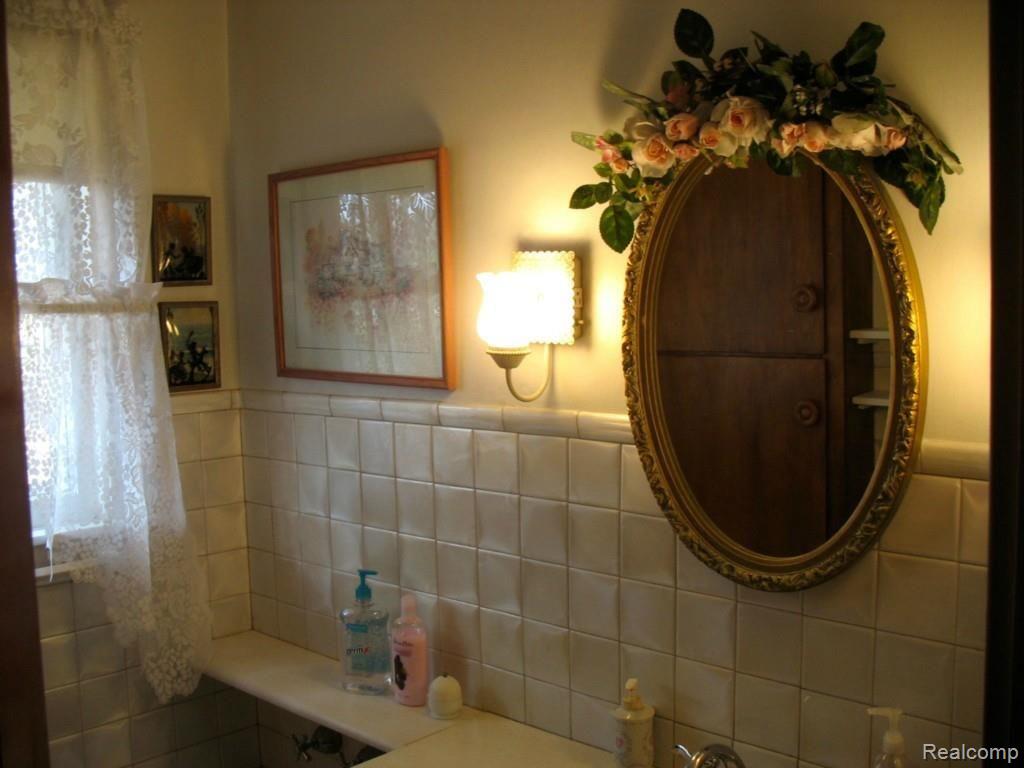1485 East Stewart Road Midland, MI 48640 - Photo 17 of 39 MASTER BTH- STEWART.jpg