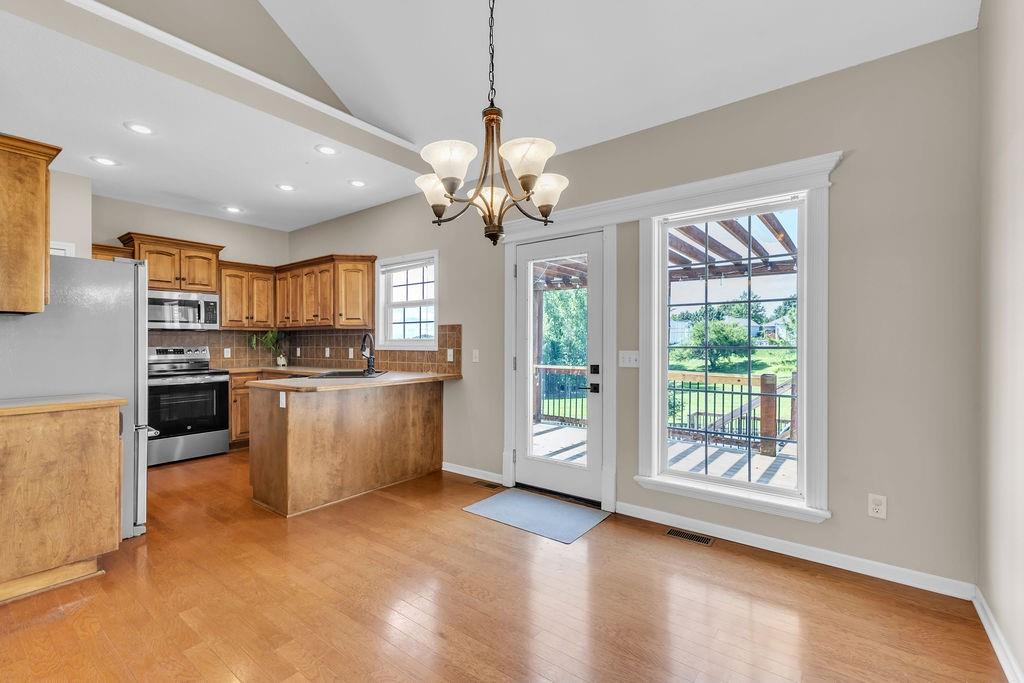 2708 Meadow Ridge Drive St. Joseph, MO 64504 - Photo 8 of 60
