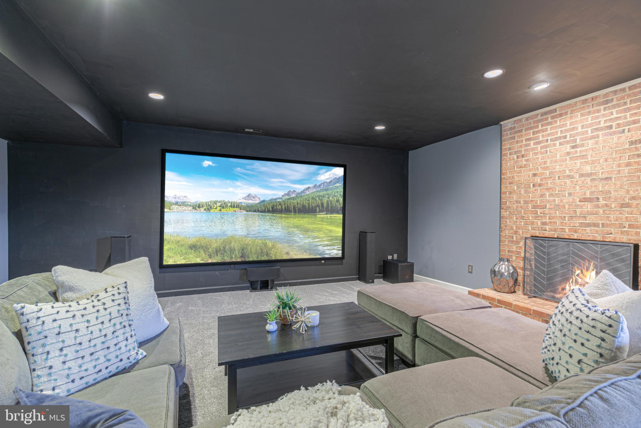 15140 Loyalty Road Waterford, VA 20197 - Photo 39 of 60 a living room with furniture and a large window