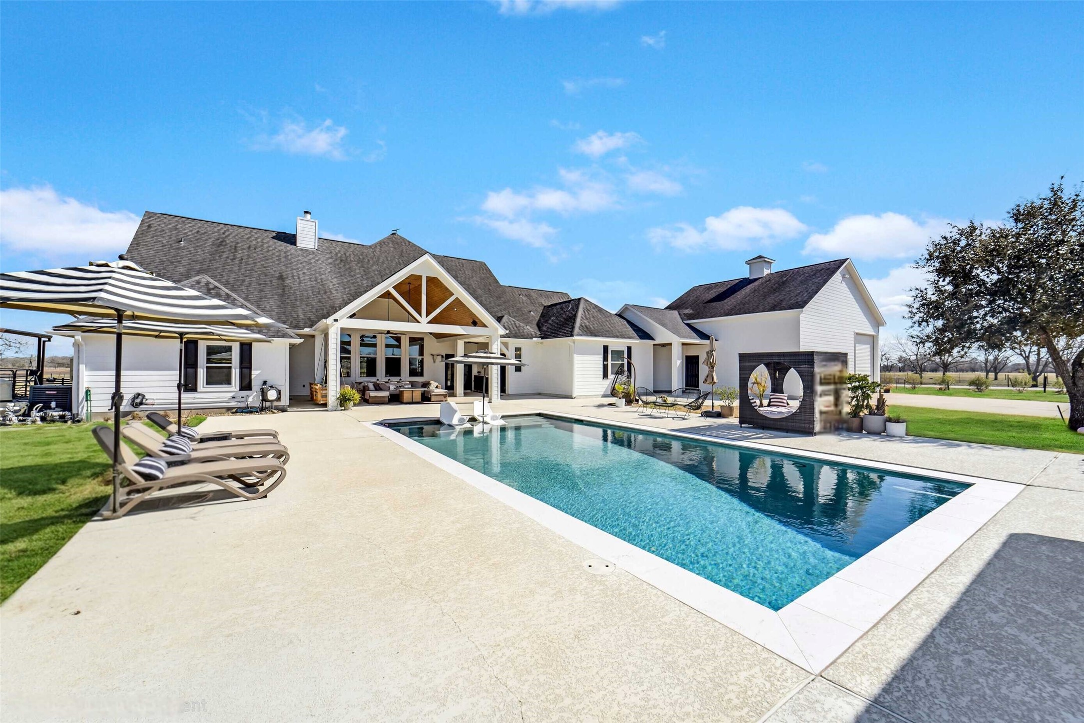 3103 Brundrett Road Wallis, TX 77485 - Photo 36 of 50 Backyard oasis perfect for relaxing and enjoying the outdoors.