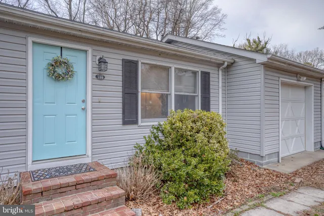 a view of a barn in the middle of a yard