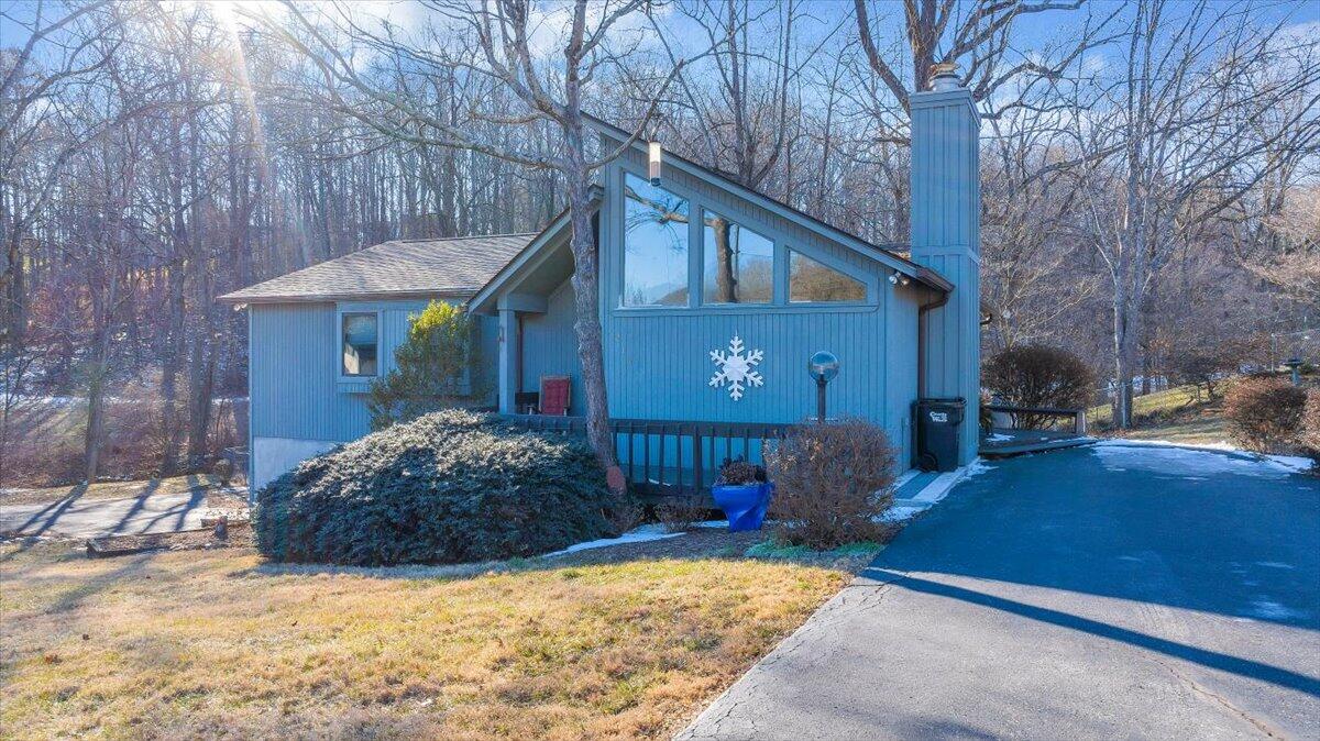 219 Longwood Lane Blue Ridge, VA 24064 - Photo 44 of 64 44-DJI_20250120152302_0019_D_MIB